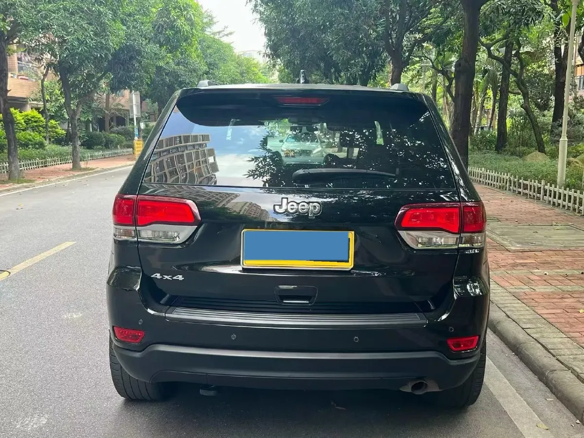 2020 Jeep Grand Cherokee 3.0L 234HP V6 8AT,autocango,china used car exporter,china ev exporter,chinese used car exporter,chinese used ev exporter