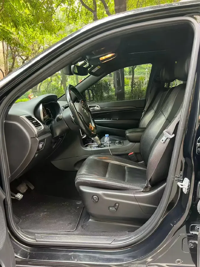 2020 Jeep Grand Cherokee 3.0L 234HP V6 8AT,autocango,china used car exporter,china ev exporter,chinese used car exporter,chinese used ev exporter