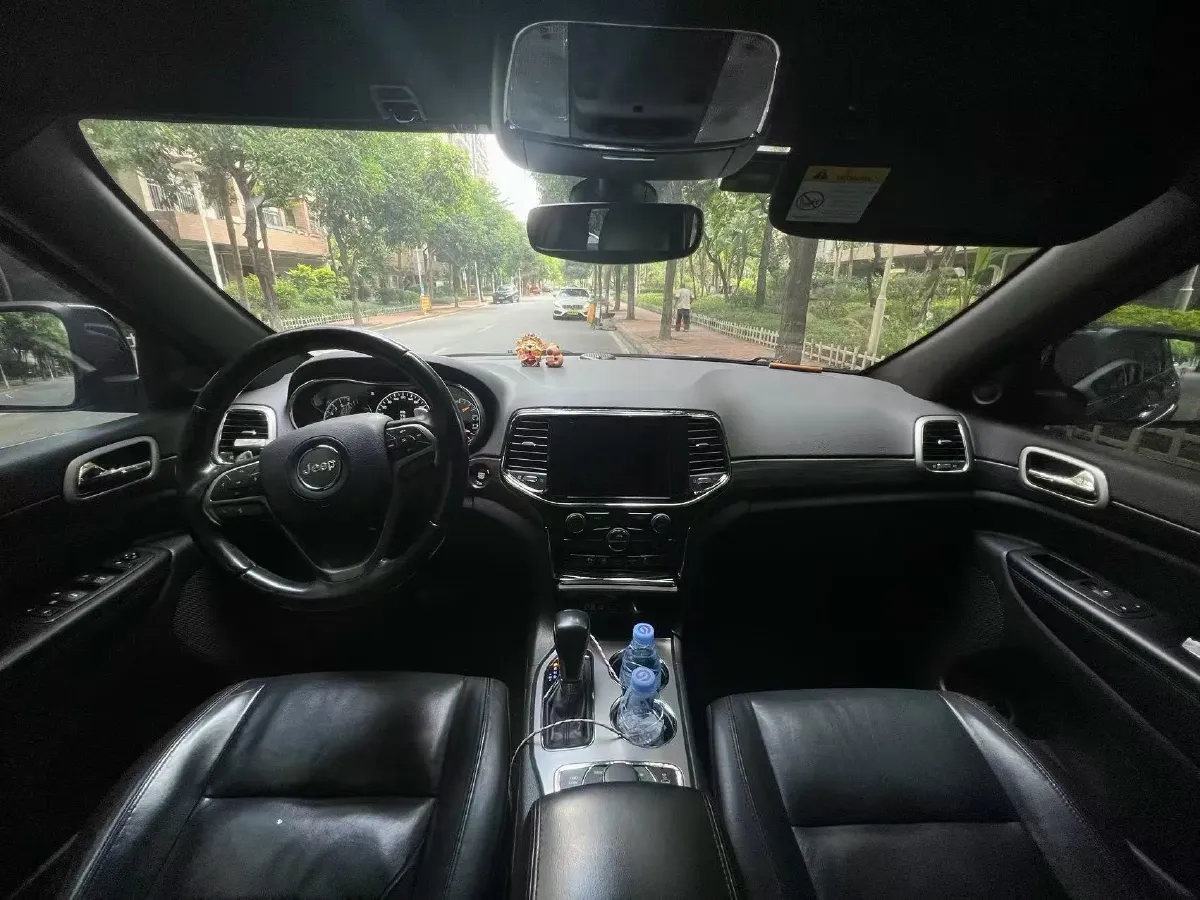 2020 Jeep Grand Cherokee 3.0L 234HP V6 8AT,autocango,china used car exporter,china ev exporter,chinese used car exporter,chinese used ev exporter