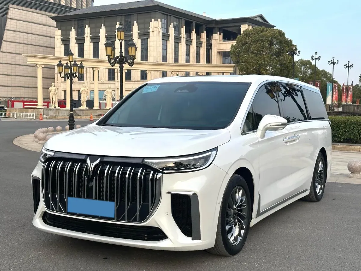 2022 Voyah Dream 1.5T 136HP L4 PHEV 25.57KWH,autocango,china used car exporter,china ev exporter,chinese used car exporter,chinese used ev exporter