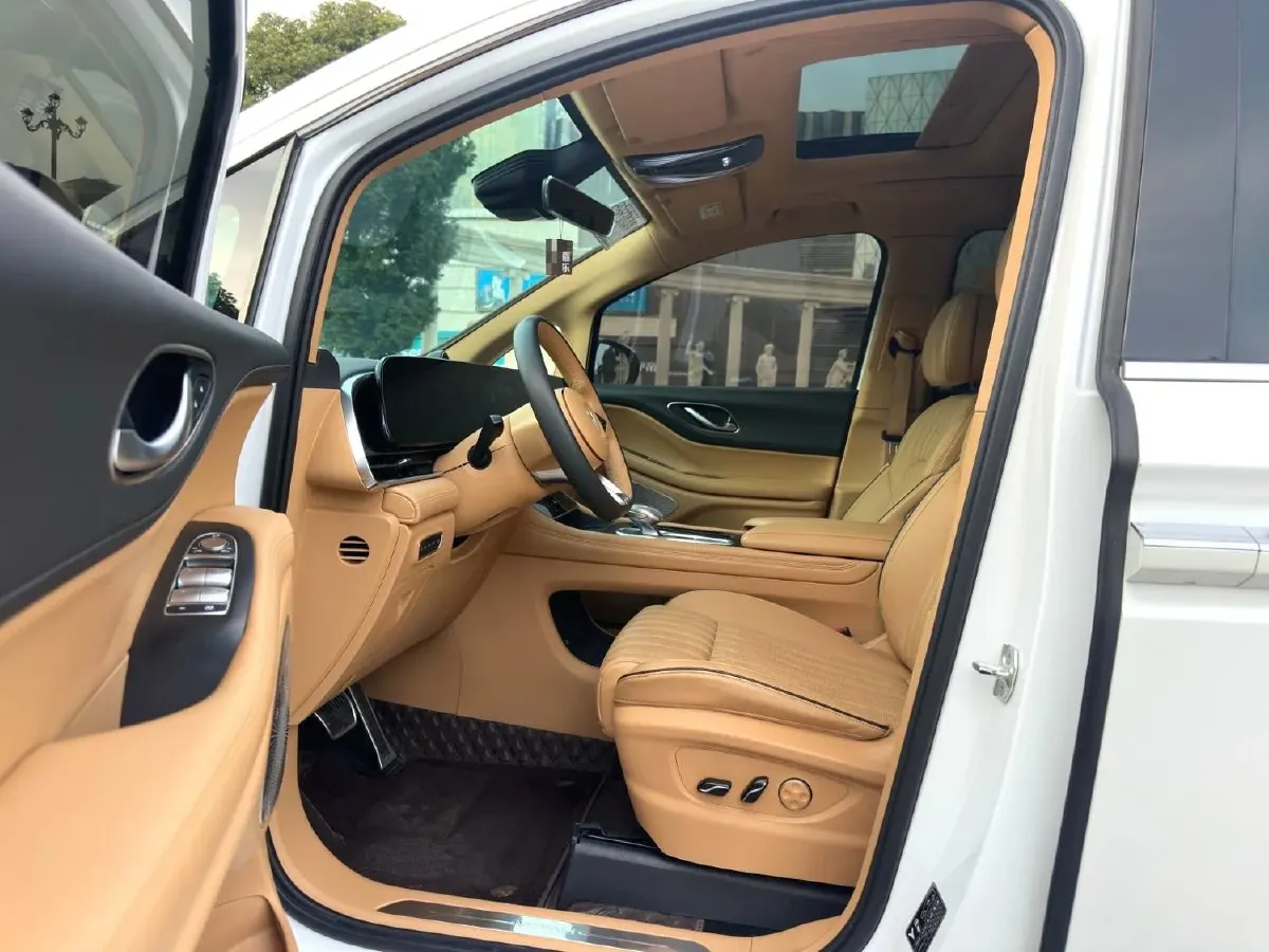 2022 Voyah Dream 1.5T 136HP L4 PHEV 25.57KWH,autocango,china used car exporter,china ev exporter,chinese used car exporter,chinese used ev exporter