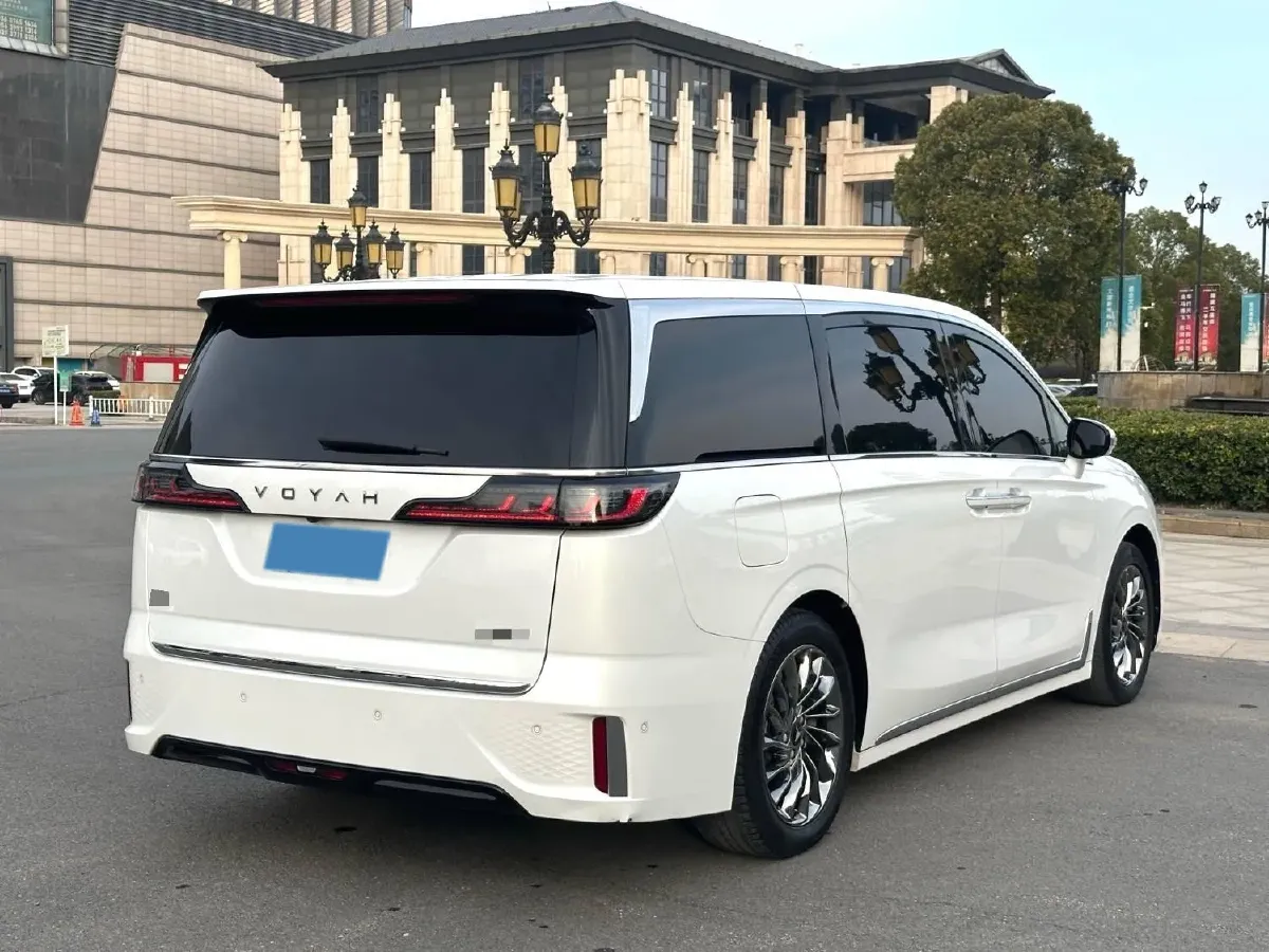 2022 Voyah Dream 1.5T 136HP L4 PHEV 25.57KWH,autocango,china used car exporter,china ev exporter,chinese used car exporter,chinese used ev exporter
