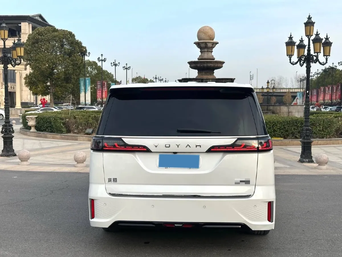 2022 Voyah Dream 1.5T 136HP L4 PHEV 25.57KWH,autocango,china used car exporter,china ev exporter,chinese used car exporter,chinese used ev exporter