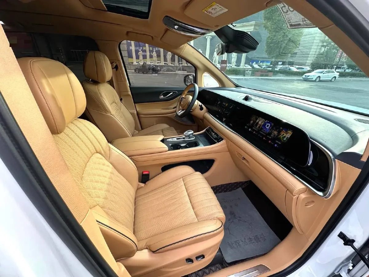 2022 Voyah Dream 1.5T 136HP L4 PHEV 25.57KWH,autocango,china used car exporter,china ev exporter,chinese used car exporter,chinese used ev exporter