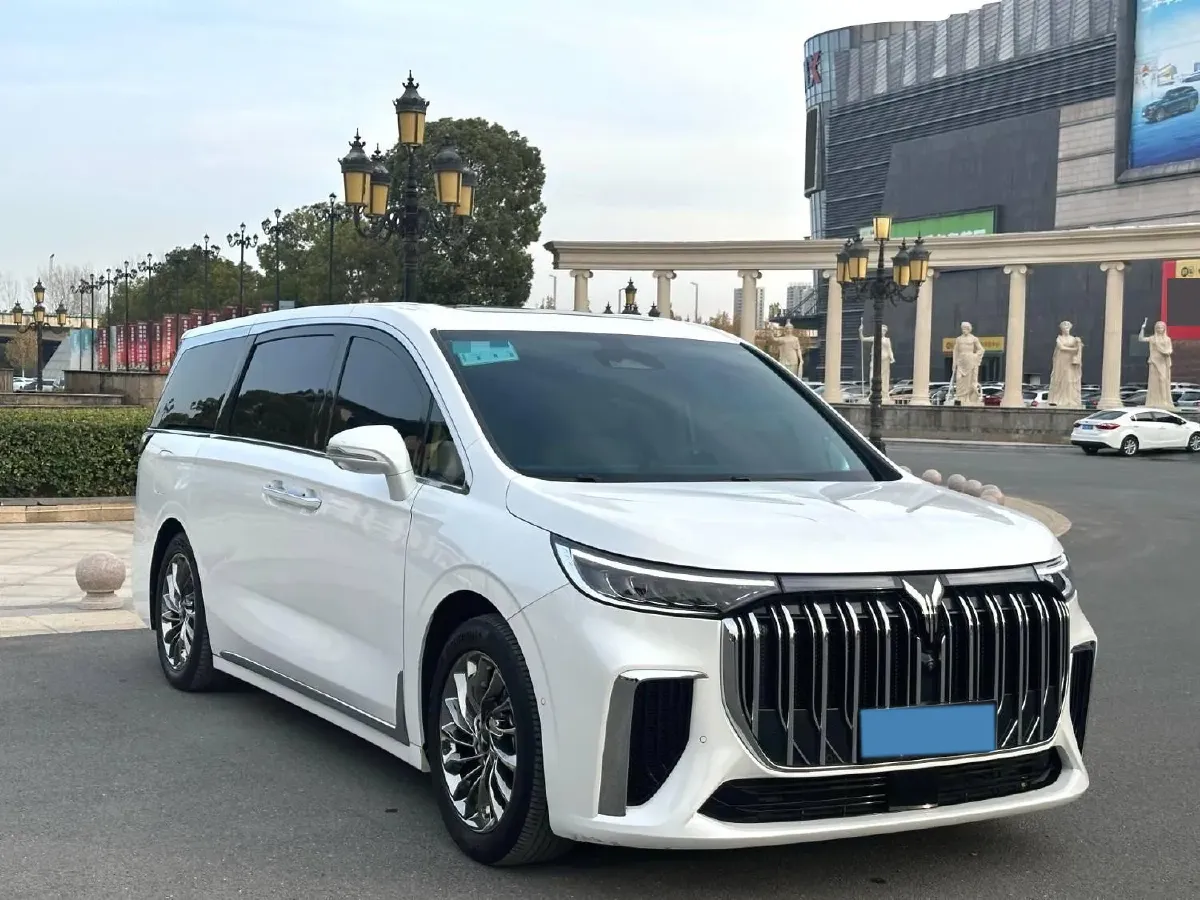 2022 Voyah Dream 1.5T 136HP L4 PHEV 25.57KWH,autocango,china used car exporter,china ev exporter,chinese used car exporter,chinese used ev exporter