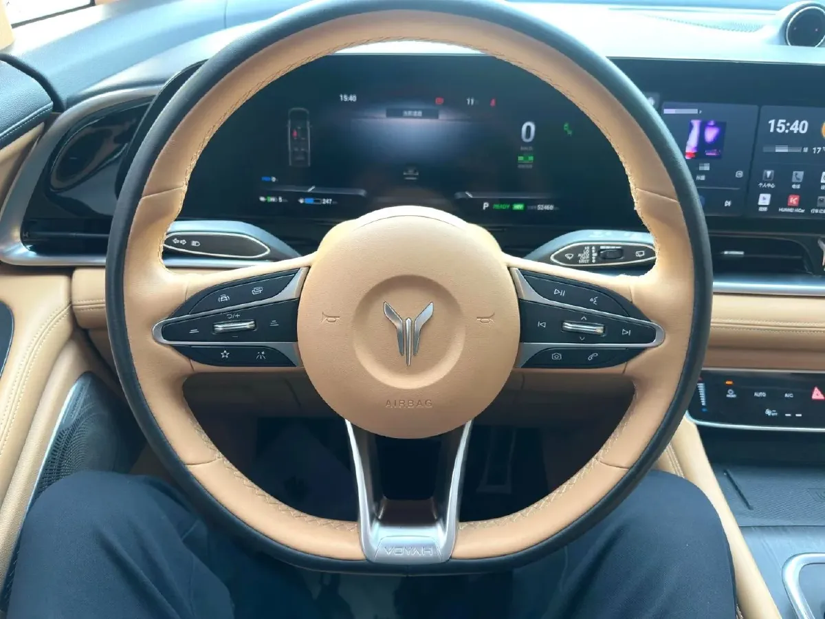 2022 Voyah Dream 1.5T 136HP L4 PHEV 25.57KWH,autocango,china used car exporter,china ev exporter,chinese used car exporter,chinese used ev exporter