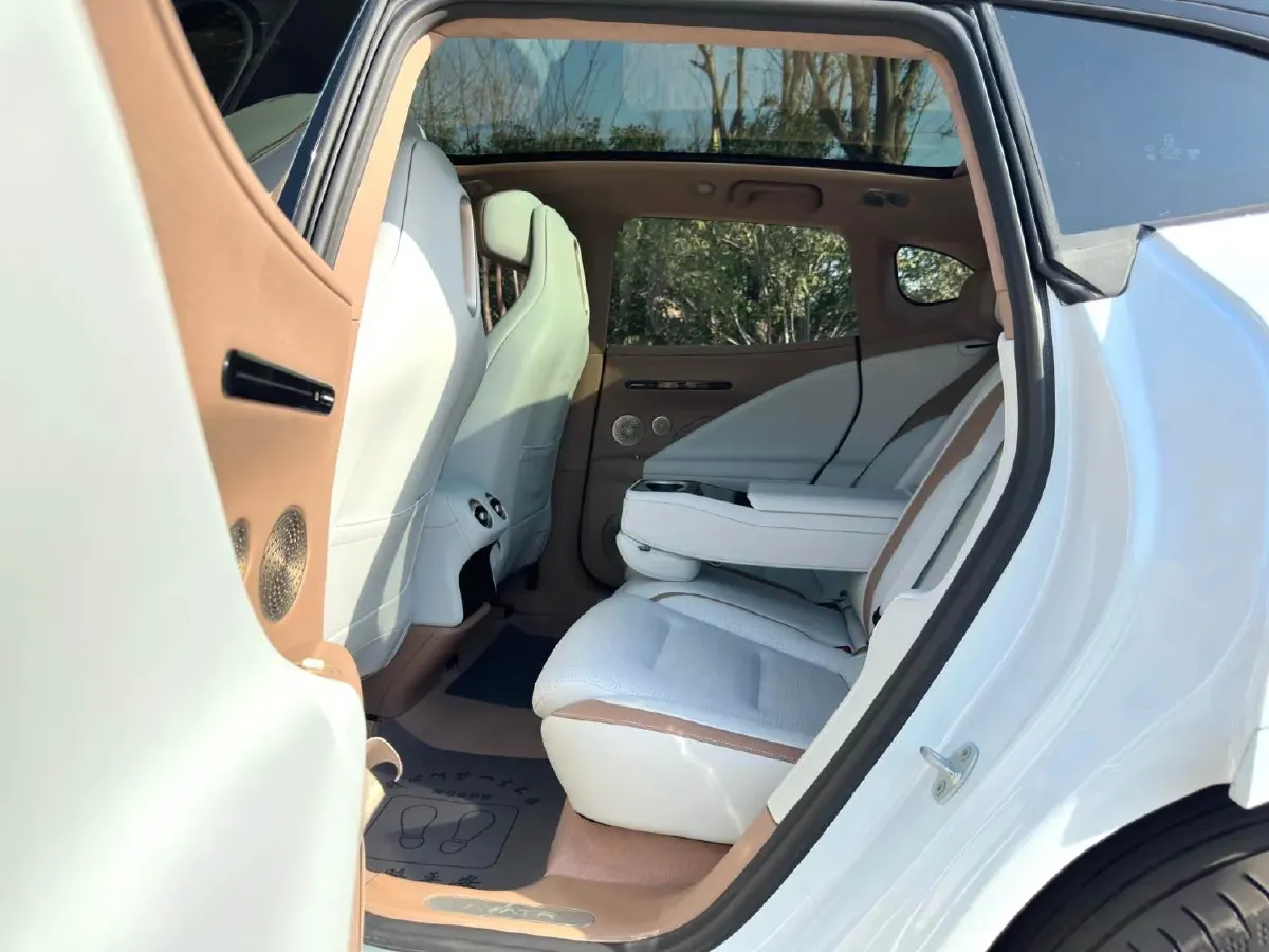 2024 Avatr 07 1.5T 156HP L4 REEV 39.05KWH,autocango,china used car exporter,china ev exporter,chinese used car exporter,chinese used ev exporter