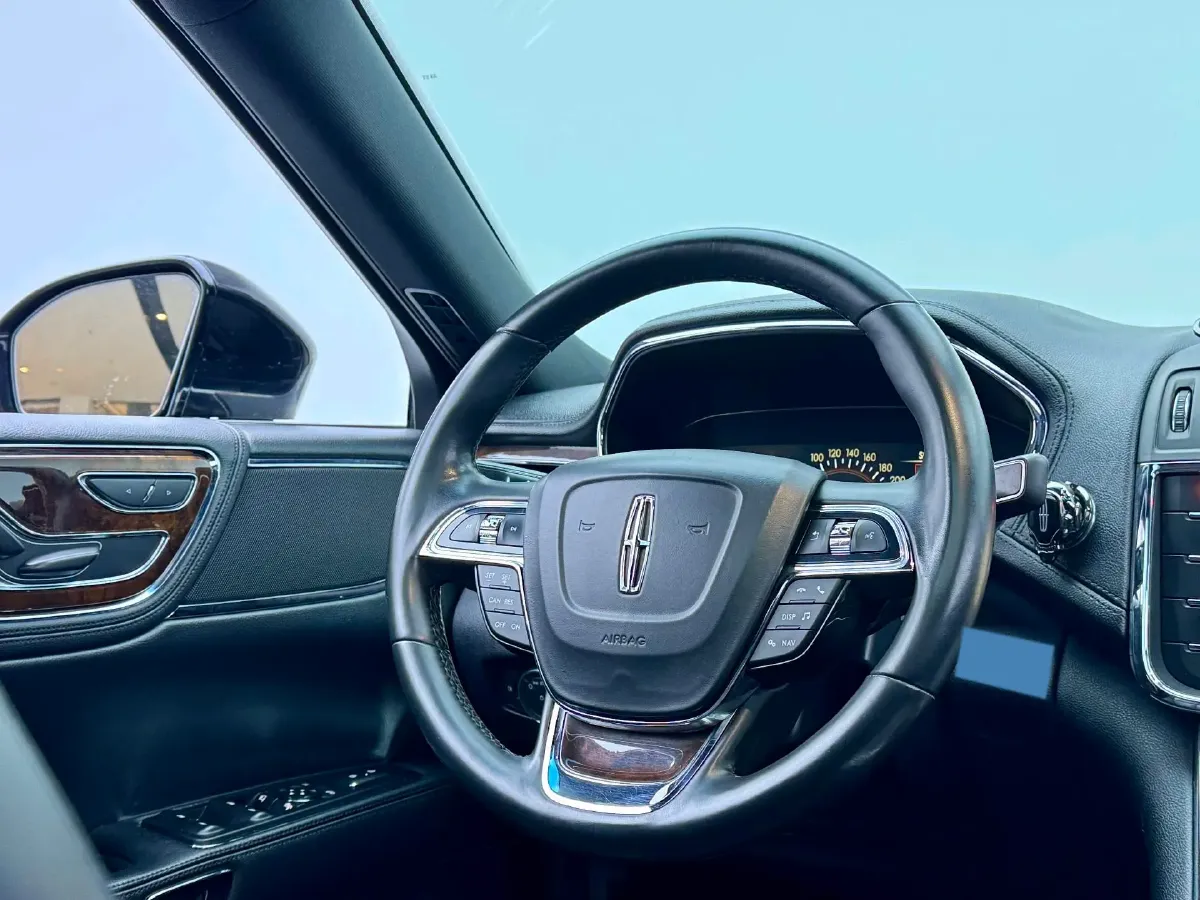 2018 Lincoln Continental 2.0T 261HP L4 6AT,autocango,china used car exporter,china ev exporter,chinese used car exporter,chinese used ev exporter