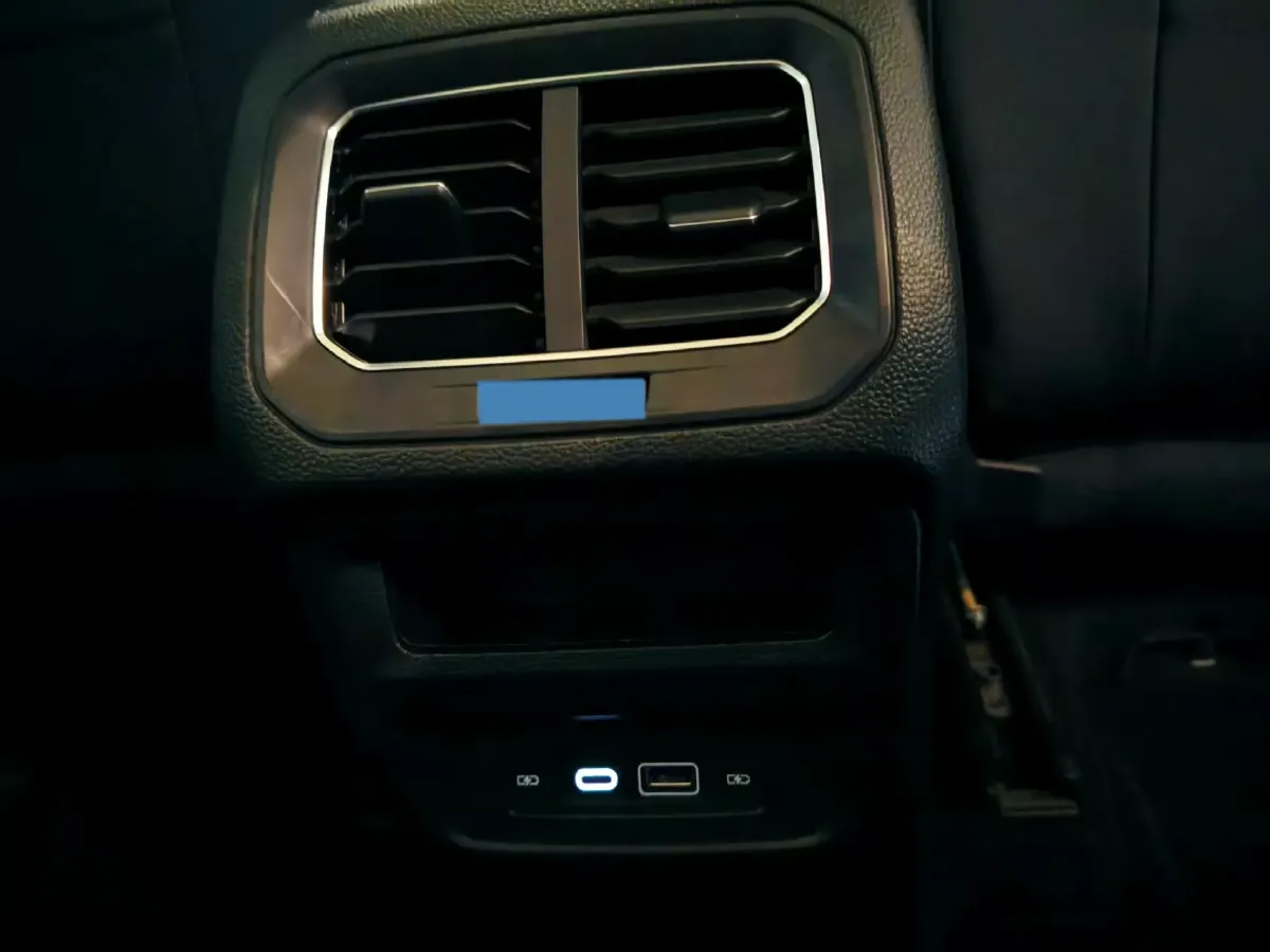 2024 Volkswagen Tiguan L 2.0T 186HP L4 7DCT,autocango,china used car exporter,china ev exporter,chinese used car exporter,chinese used ev exporter