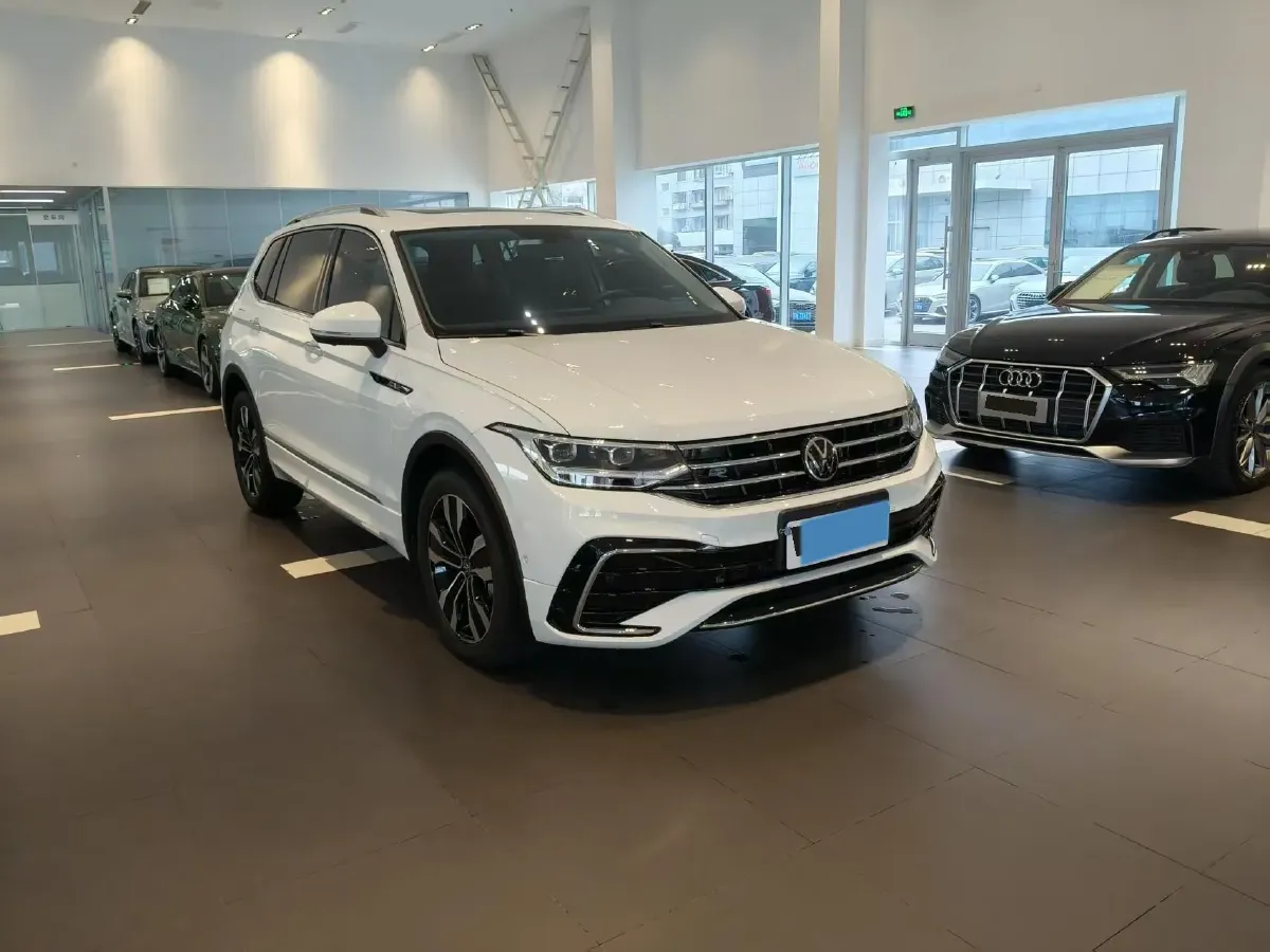 2024 Volkswagen Tiguan L 2.0T 186HP L4 7DCT,autocango,china used car exporter,china ev exporter,chinese used car exporter,chinese used ev exporter