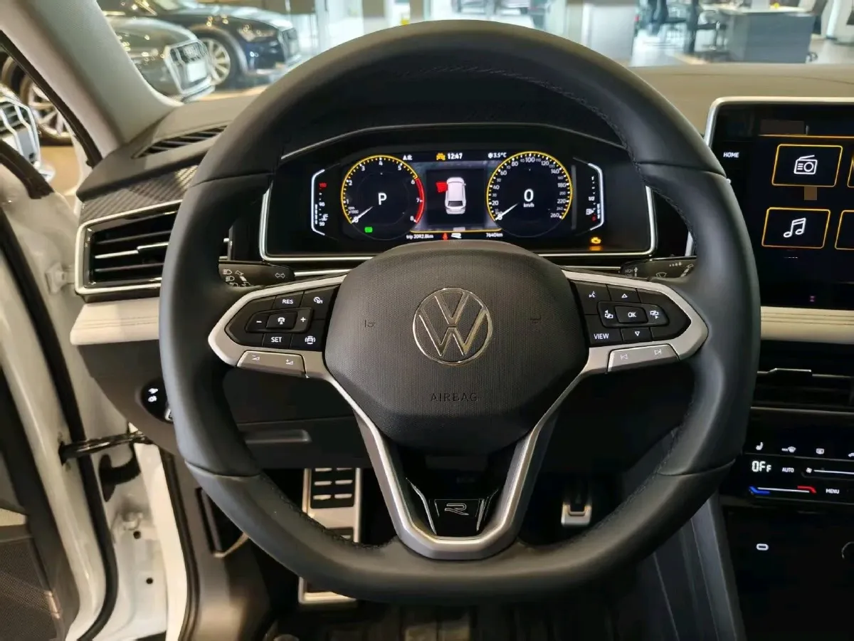 2024 Volkswagen Tiguan L 2.0T 186HP L4 7DCT,autocango,china used car exporter,china ev exporter,chinese used car exporter,chinese used ev exporter