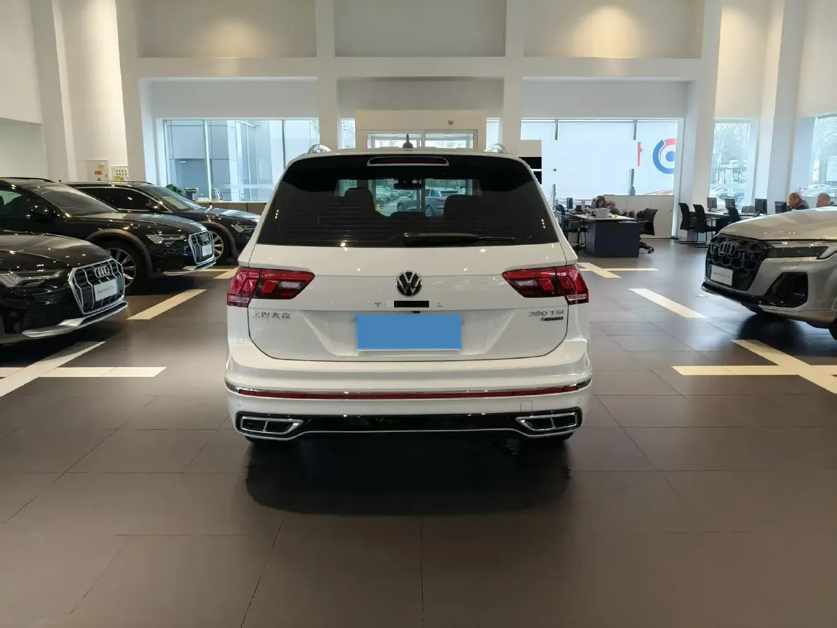 2024 Volkswagen Tiguan L 2.0T 186HP L4 7DCT,autocango,china used car exporter,china ev exporter,chinese used car exporter,chinese used ev exporter