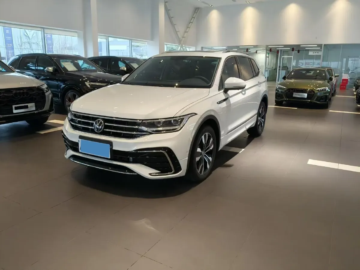 2024 Volkswagen Tiguan L 2.0T 186HP L4 7DCT,autocango,china used car exporter,china ev exporter,chinese used car exporter,chinese used ev exporter