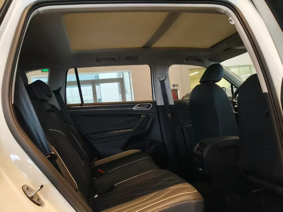 2024 Volkswagen Tiguan L 2.0T 186HP L4 7DCT,autocango,china used car exporter,china ev exporter,chinese used car exporter,chinese used ev exporter