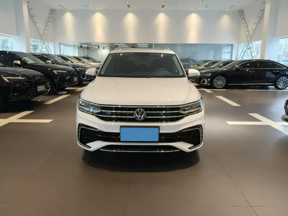 2024 Volkswagen Tiguan L 2.0T 186HP L4 7DCT,autocango,china used car exporter,china ev exporter,chinese used car exporter,chinese used ev exporter