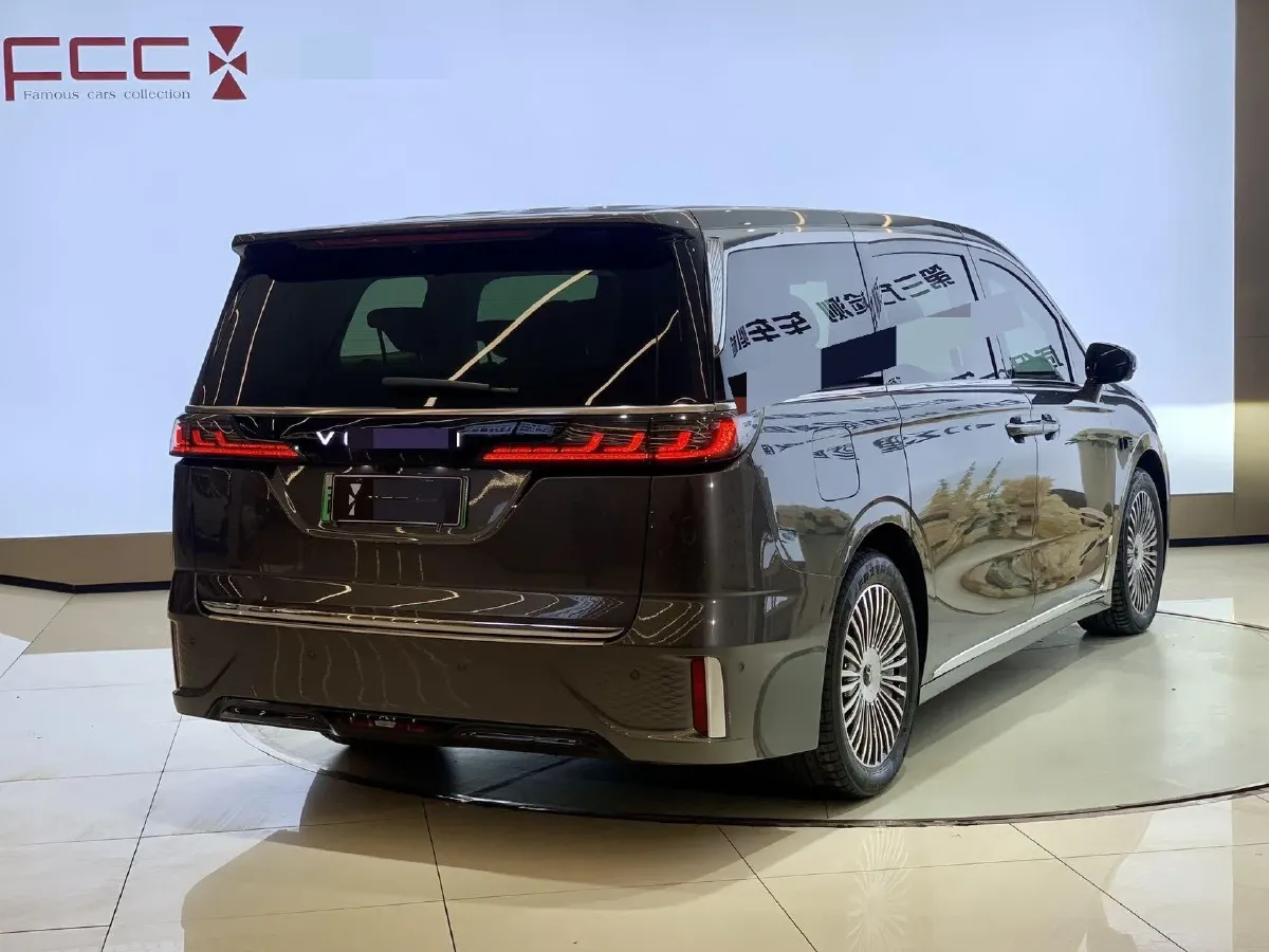 2025 Voyah Dream 1.5T 150HP L4 PHEV 41.7KWH,autocango,china used car exporter,china ev exporter,chinese used car exporter,chinese used ev exporter