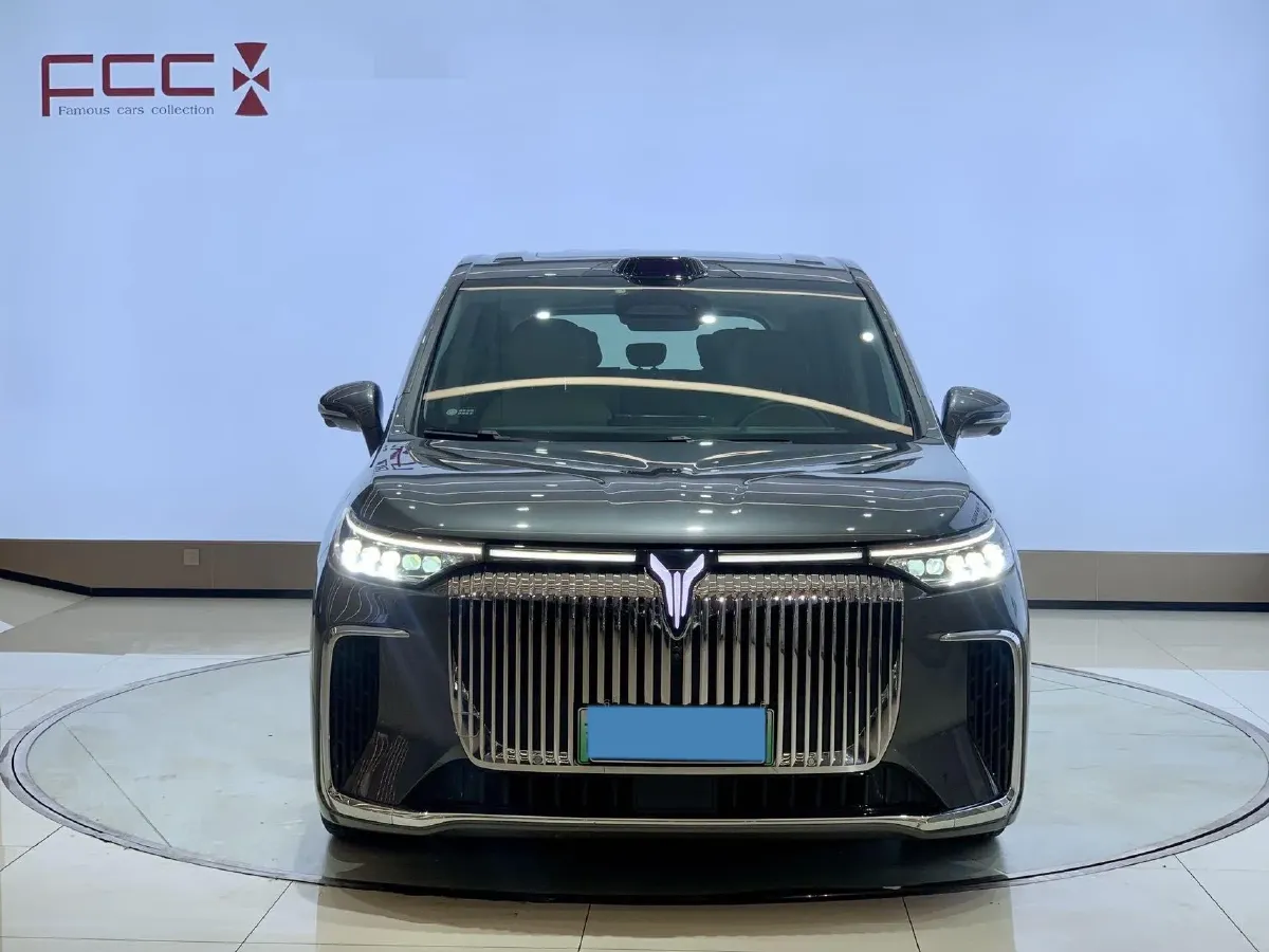 2025 Voyah Dream 1.5T 150HP L4 PHEV 41.7KWH,autocango,china used car exporter,china ev exporter,chinese used car exporter,chinese used ev exporter