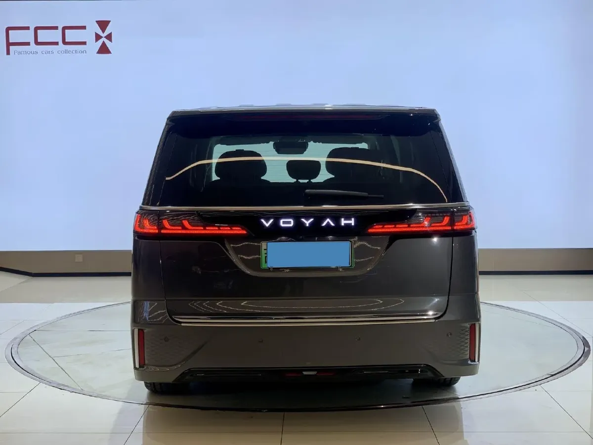 2025 Voyah Dream 1.5T 150HP L4 PHEV 41.7KWH,autocango,china used car exporter,china ev exporter,chinese used car exporter,chinese used ev exporter