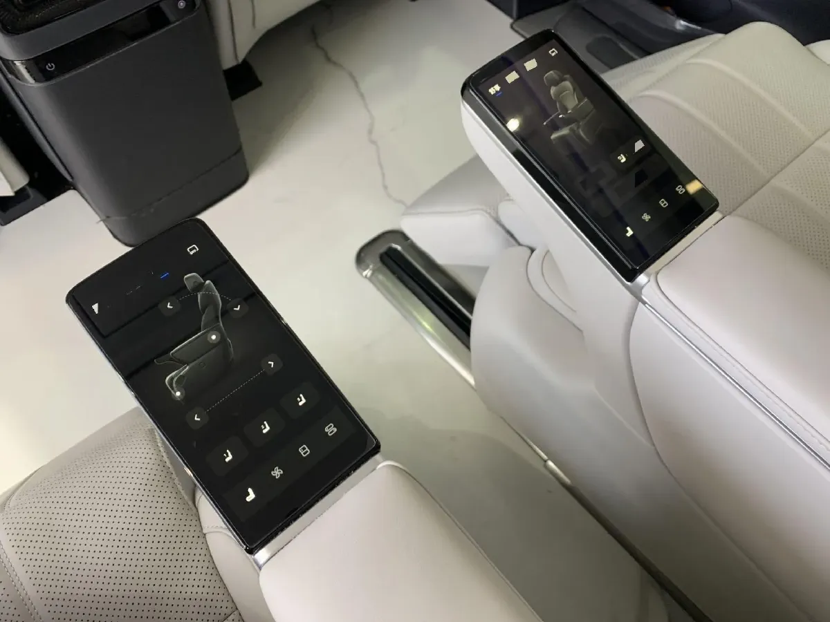 2025 Voyah Dream 1.5T 150HP L4 PHEV 41.7KWH,autocango,china used car exporter,china ev exporter,chinese used car exporter,chinese used ev exporter