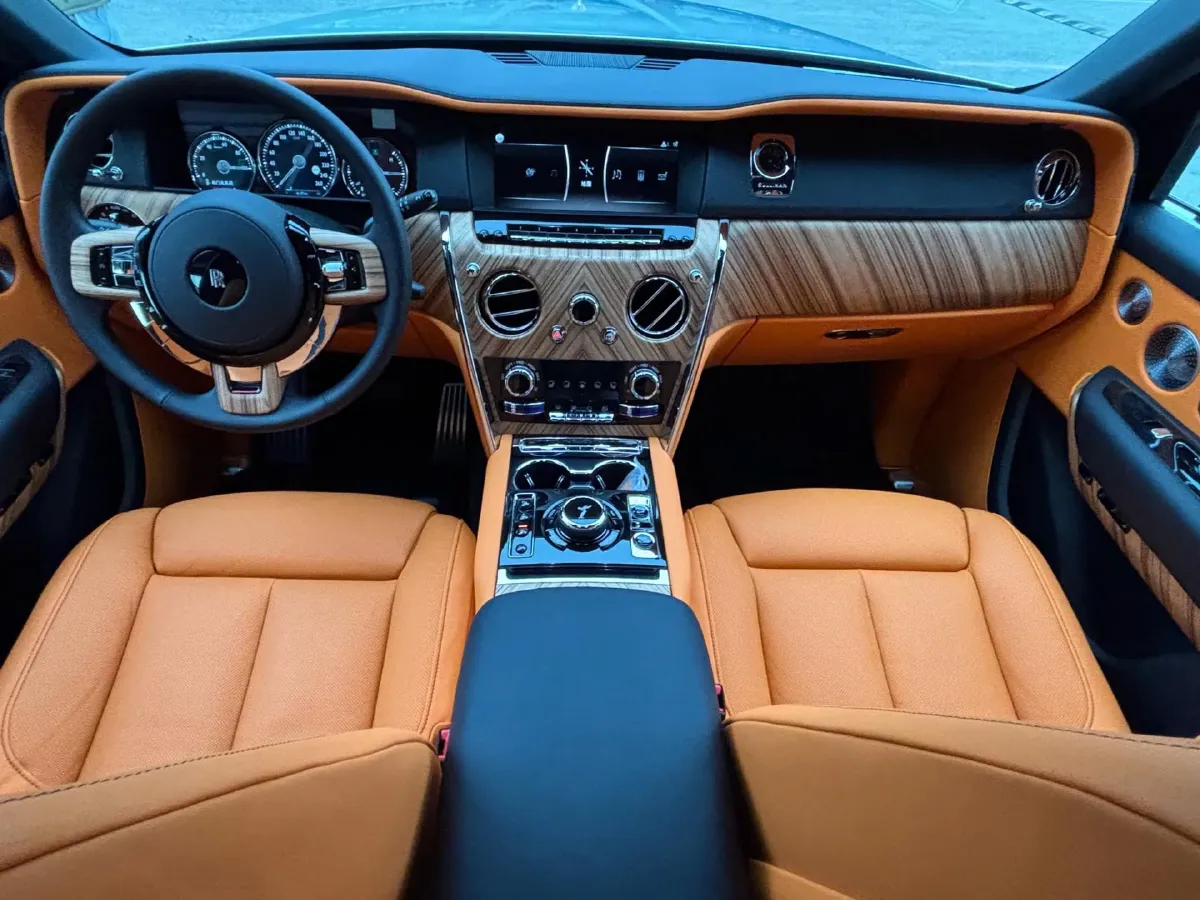 2018 Rolls-Royce Cullinan 6.7T 571HP V12 8AT,autocango,china used car exporter,china ev exporter,chinese used car exporter,chinese used ev exporter