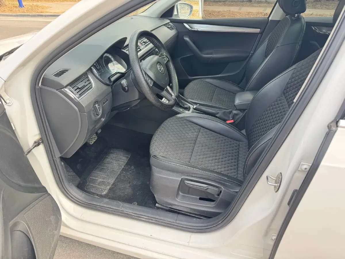 2018 Skoda Octavia 1.2T 116HP L4 7DCT,autocango,china used car exporter,china ev exporter,chinese used car exporter,chinese used ev exporter