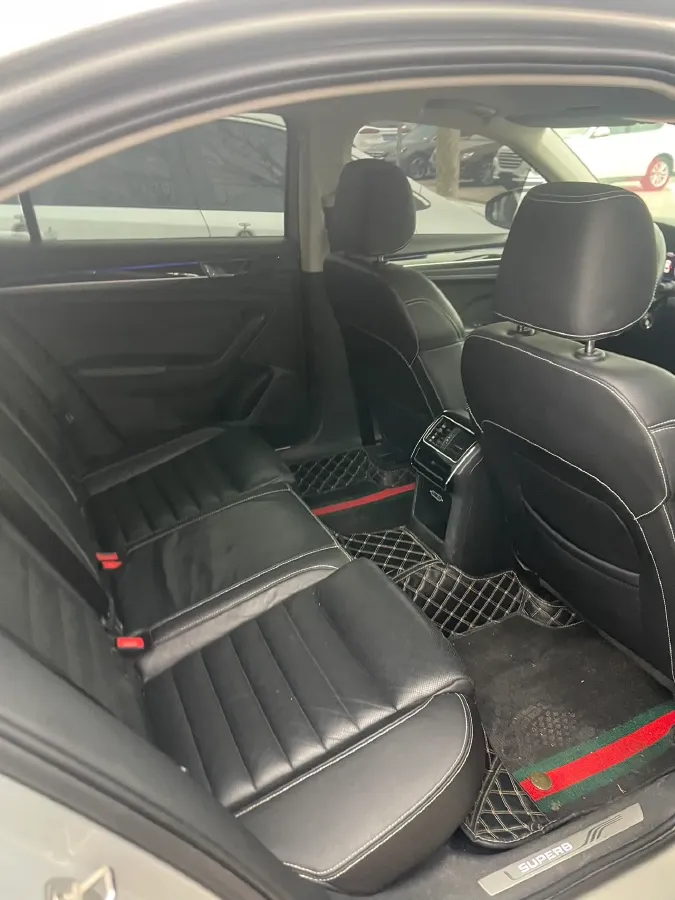 2019 Skoda Superb 2.0T 186HP L4 7DCT,autocango,china used car exporter,china ev exporter,chinese used car exporter,chinese used ev exporter