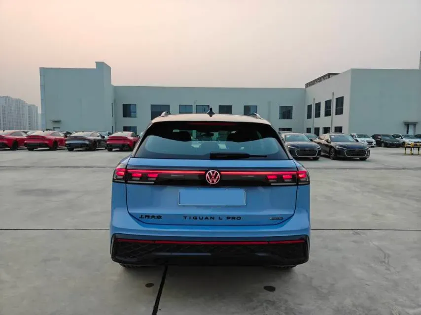 2024 Volkswagen Tiguan L 2.0T 220HP L4 7DCT,autocango,china used car exporter,china ev exporter,chinese used car exporter,chinese used ev exporter