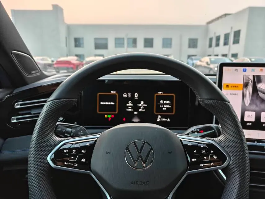 2024 Volkswagen Tiguan L 2.0T 220HP L4 7DCT,autocango,china used car exporter,china ev exporter,chinese used car exporter,chinese used ev exporter