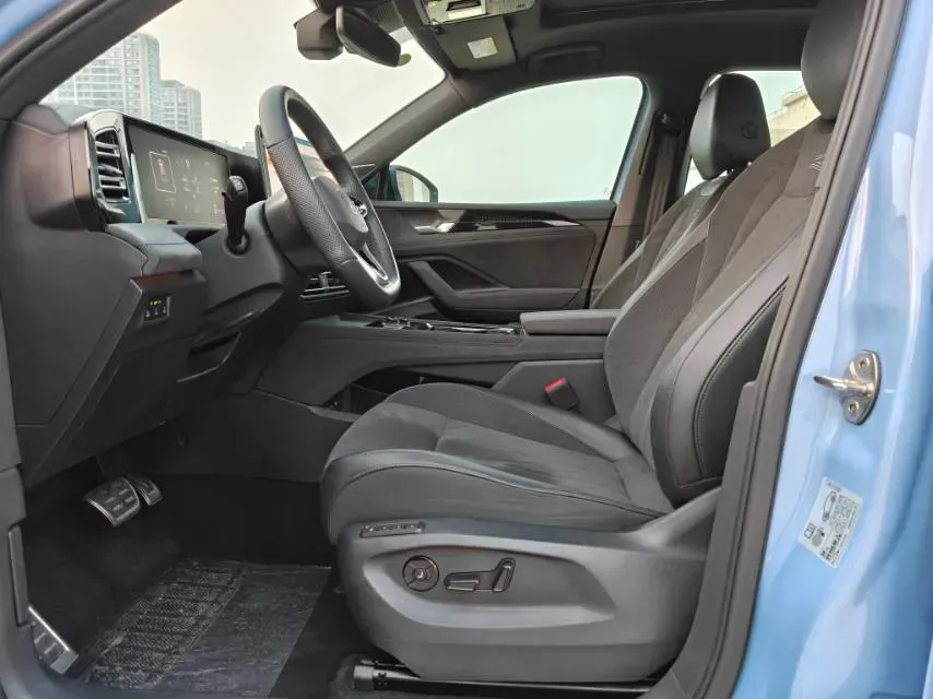 2024 Volkswagen Tiguan L 2.0T 220HP L4 7DCT,autocango,china used car exporter,china ev exporter,chinese used car exporter,chinese used ev exporter