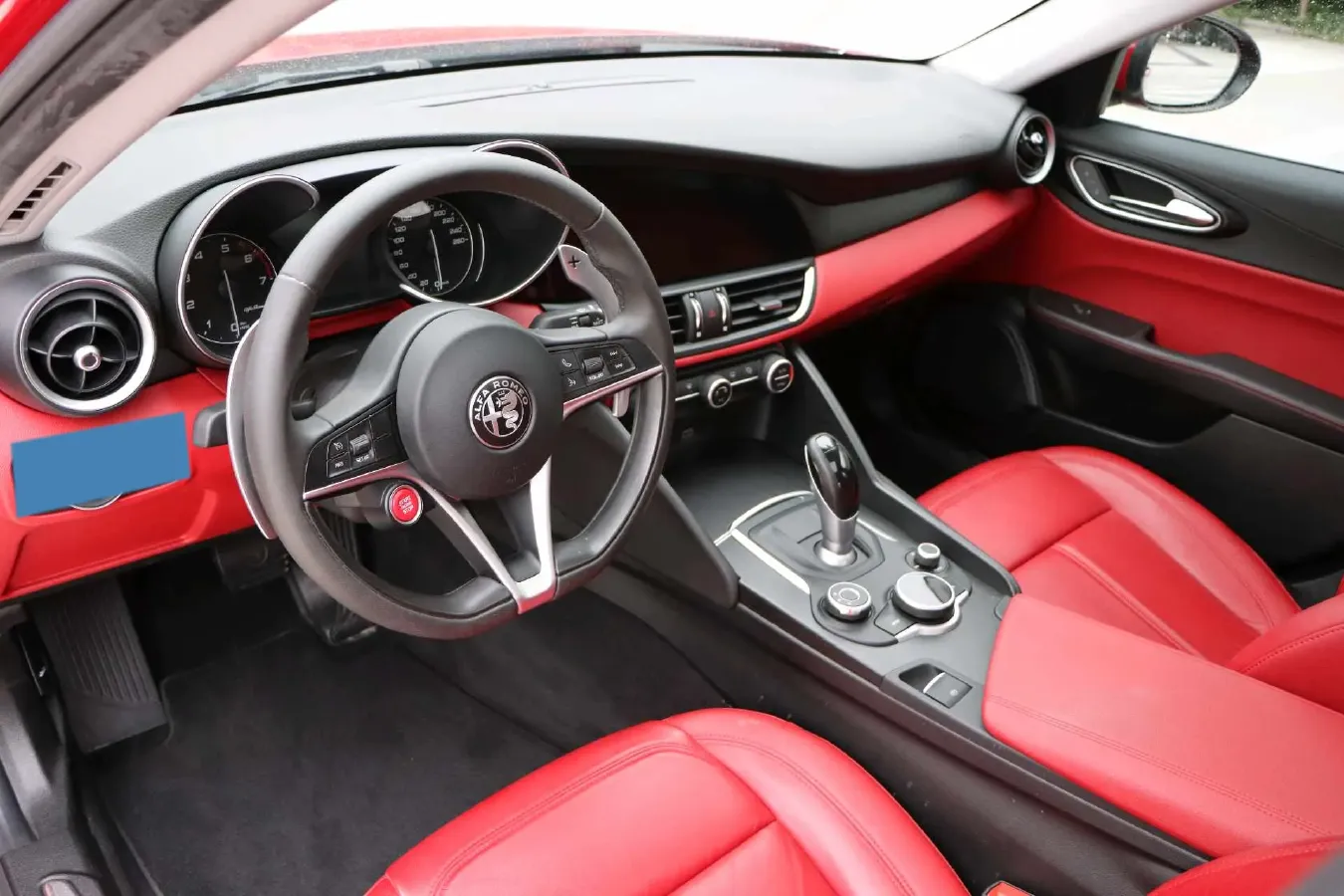 2017 Alfa Romeo Giulia 2.0T 280HP L4 8AT,autocango,china used car exporter,china ev exporter,chinese used car exporter,chinese used ev exporter