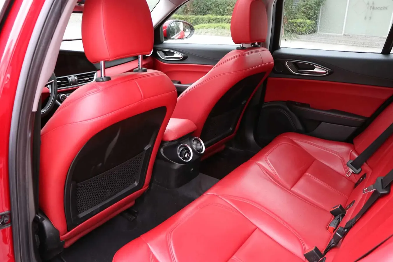 2017 Alfa Romeo Giulia 2.0T 280HP L4 8AT,autocango,china used car exporter,china ev exporter,chinese used car exporter,chinese used ev exporter