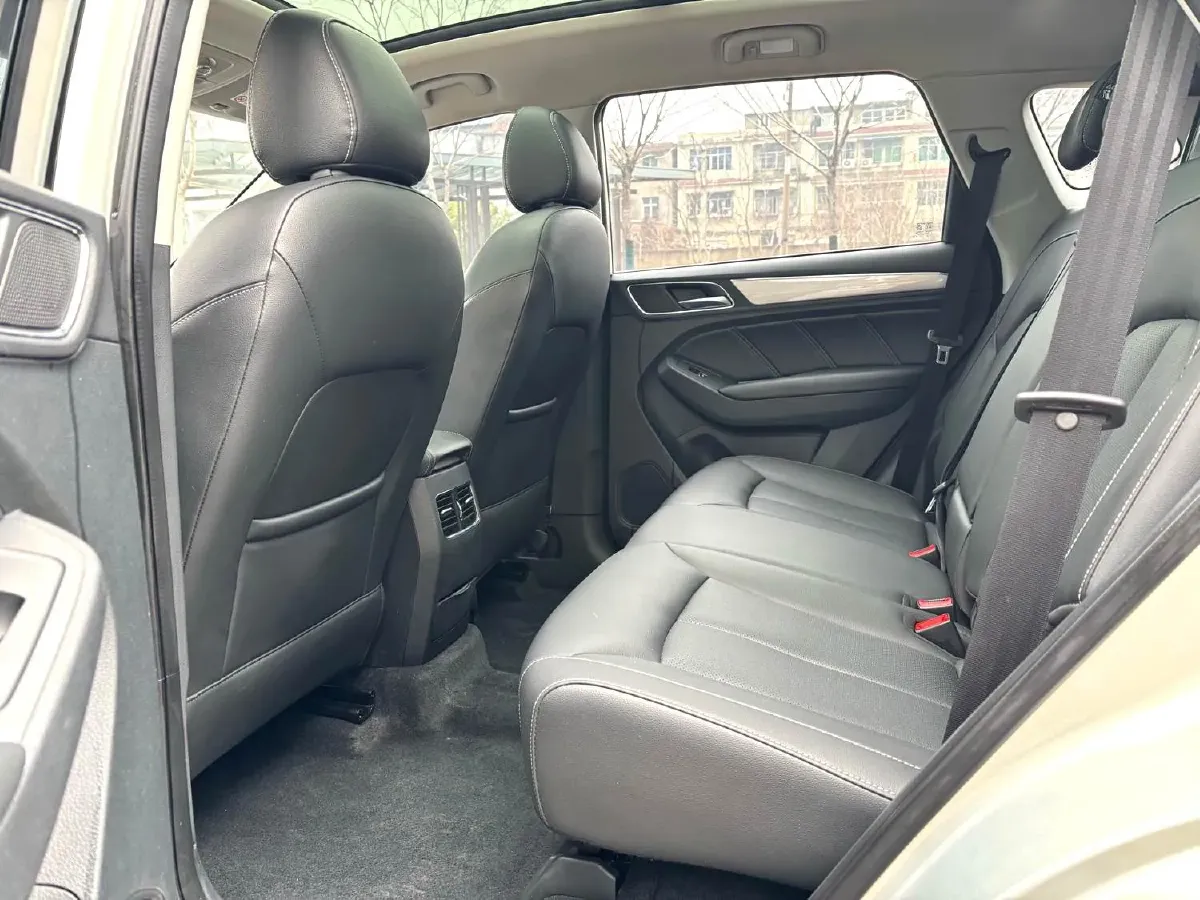 2020 Roewe i6 1.5T 169HP L4 7DCT,autocango,china used car exporter,china ev exporter,chinese used car exporter,chinese used ev exporter