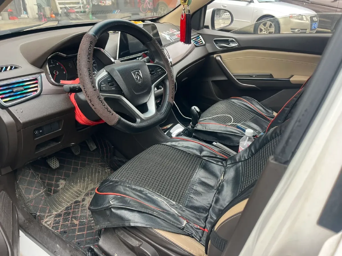 2017 BaoJun 310W 1.5L 112HP L4 6MT,autocango,china used car exporter,china ev exporter,chinese used car exporter,chinese used ev exporter