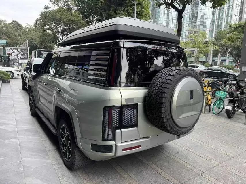 2024 YangWang U8 2.0T 272HP L4 REEV 49.05KWH,autocango,china used car exporter,china ev exporter,chinese used car exporter,chinese used ev exporter