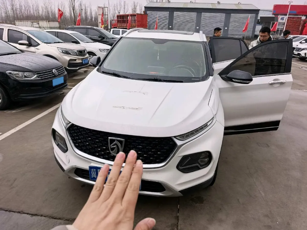 2019 BaoJun 730 1.5L 105HP L4 6MT,autocango,china used car exporter,china ev exporter,chinese used car exporter,chinese used ev exporter