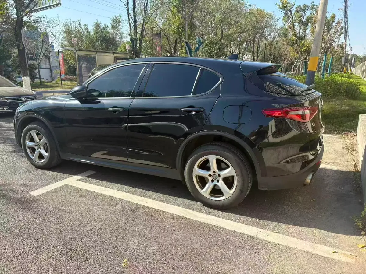 2017 Jaguar XE 2.0T 240HP L4 8AT,autocango,china used car exporter,china ev exporter,chinese used car exporter,chinese used ev exporter