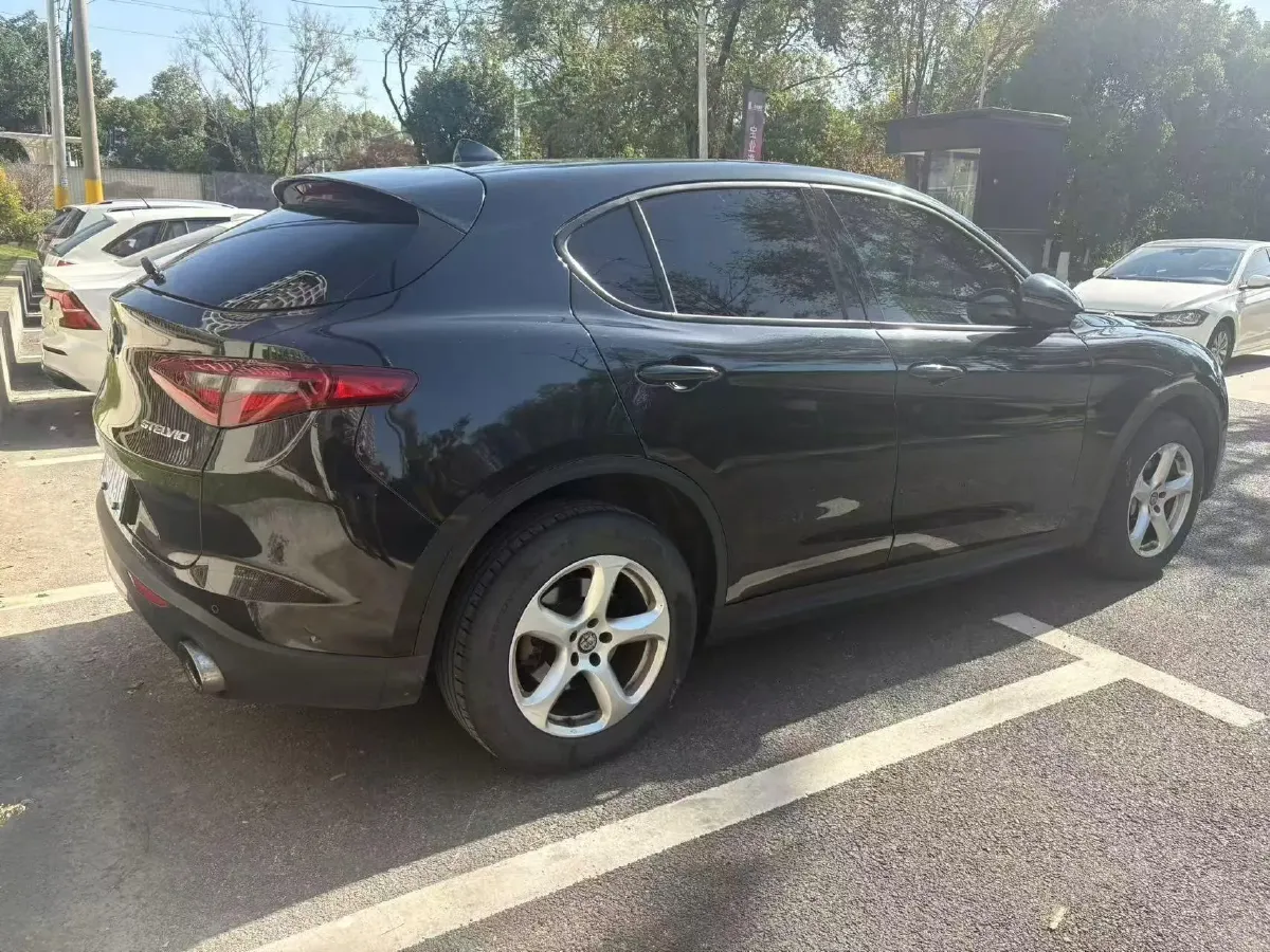 2017 Jaguar XE 2.0T 240HP L4 8AT,autocango,china used car exporter,china ev exporter,chinese used car exporter,chinese used ev exporter