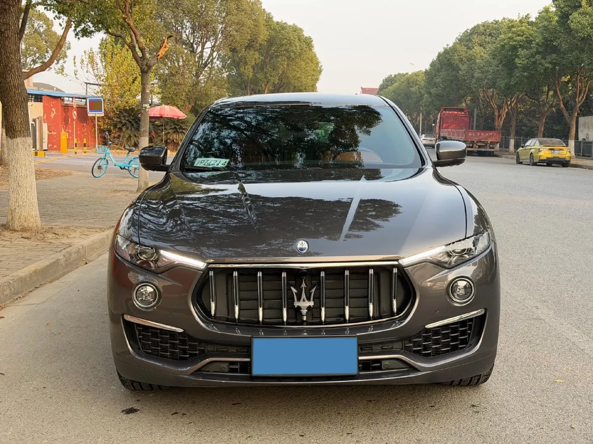 2022 Maserati Levante 2.0T 330HP L4 8AT,autocango,china used car exporter,china ev exporter,chinese used car exporter,chinese used ev exporter