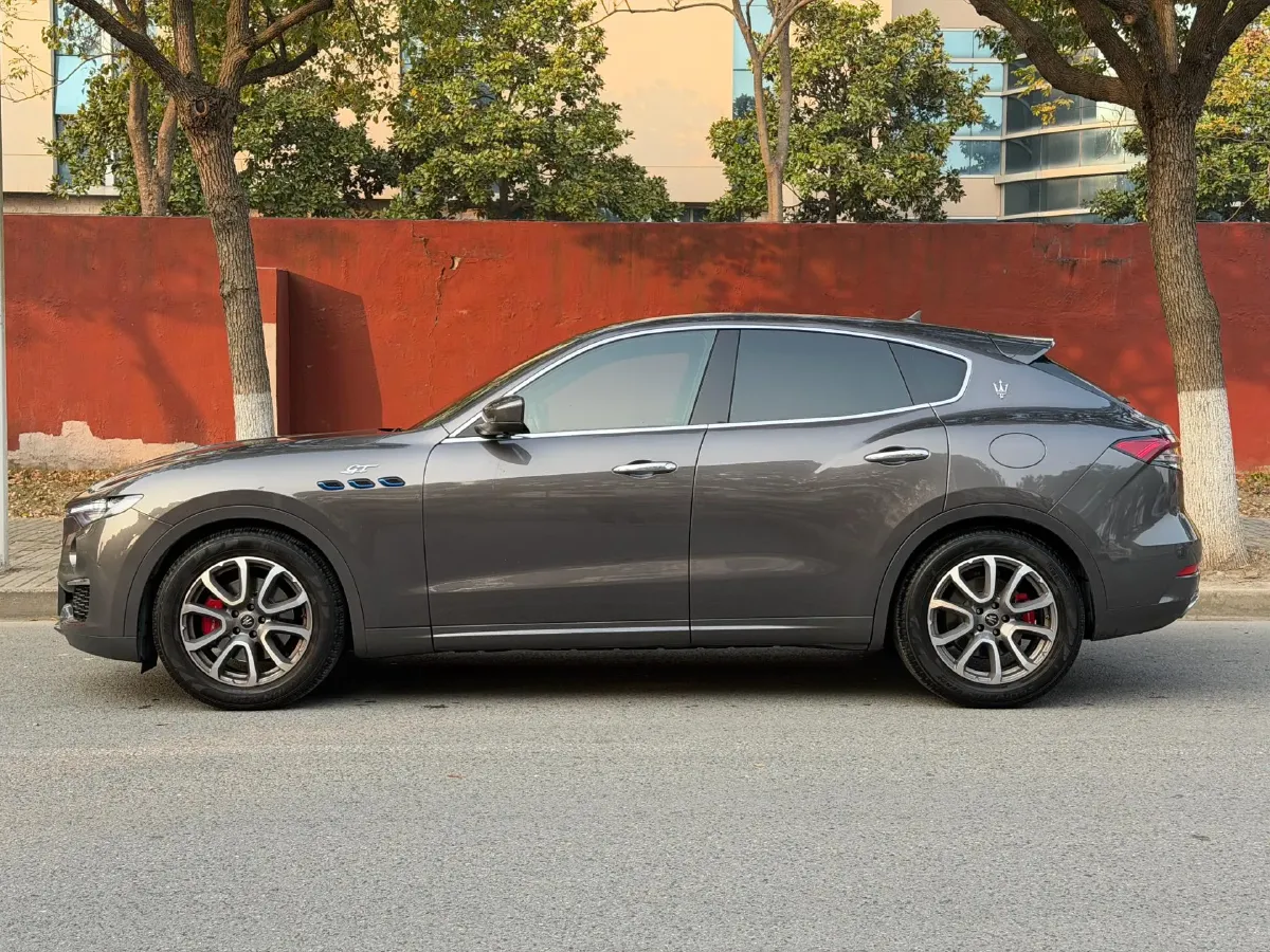 2022 Maserati Levante 2.0T 330HP L4 8AT,autocango,china used car exporter,china ev exporter,chinese used car exporter,chinese used ev exporter