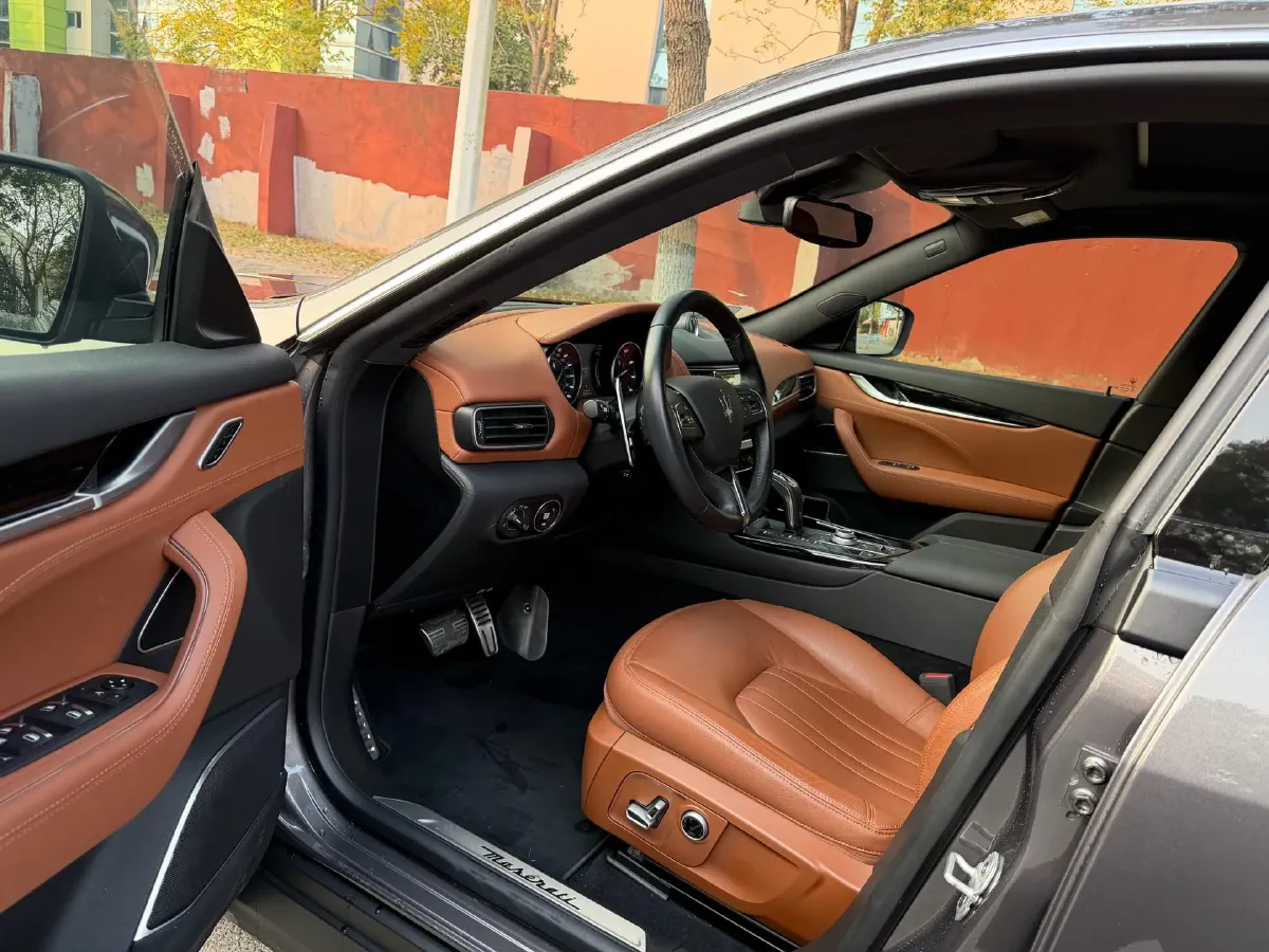 2022 Maserati Levante 2.0T 330HP L4 8AT,autocango,china used car exporter,china ev exporter,chinese used car exporter,chinese used ev exporter