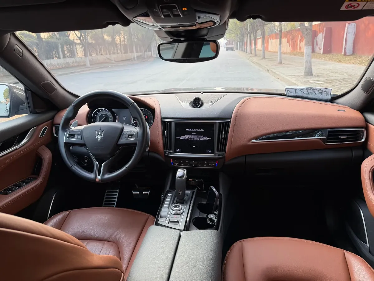 2022 Maserati Levante 2.0T 330HP L4 8AT,autocango,china used car exporter,china ev exporter,chinese used car exporter,chinese used ev exporter