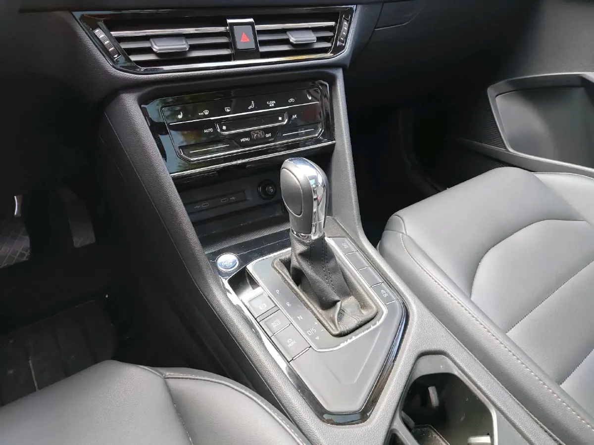 2021 Volkswagen Tharu 1.4T 150HP L4 7DCT,autocango,china used car exporter,china ev exporter,chinese used car exporter,chinese used ev exporter