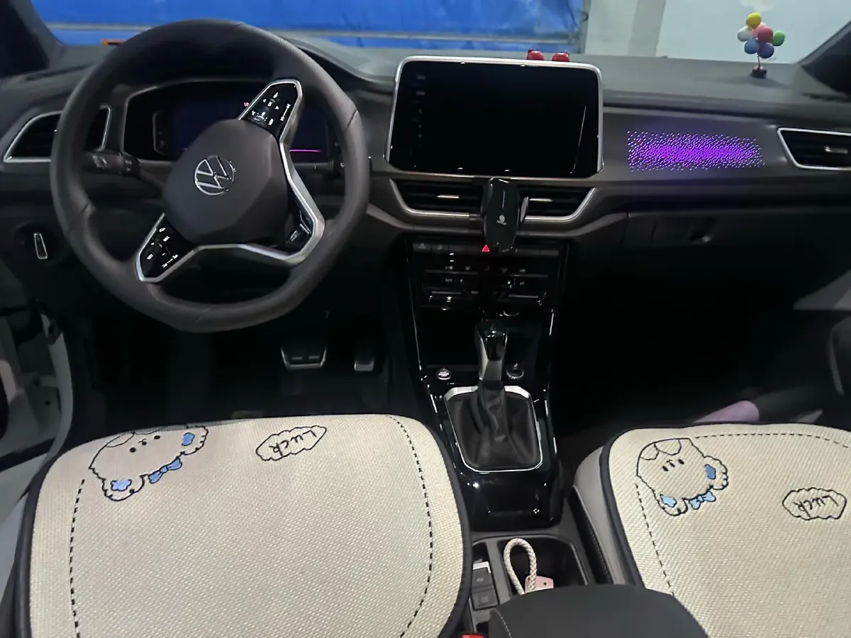 2025 Volkswagen T-Roc 1.5T 160HP L4 7DCT,autocango,china used car exporter,china ev exporter,chinese used car exporter,chinese used ev exporter