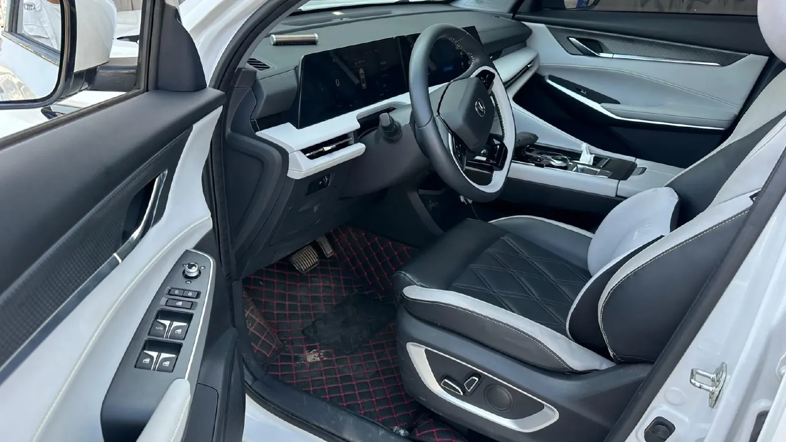 2023 ChangAn CS75 Plus 1.5T 188HP L4 8AT,autocango,china used car exporter,china ev exporter,chinese used car exporter,chinese used ev exporter