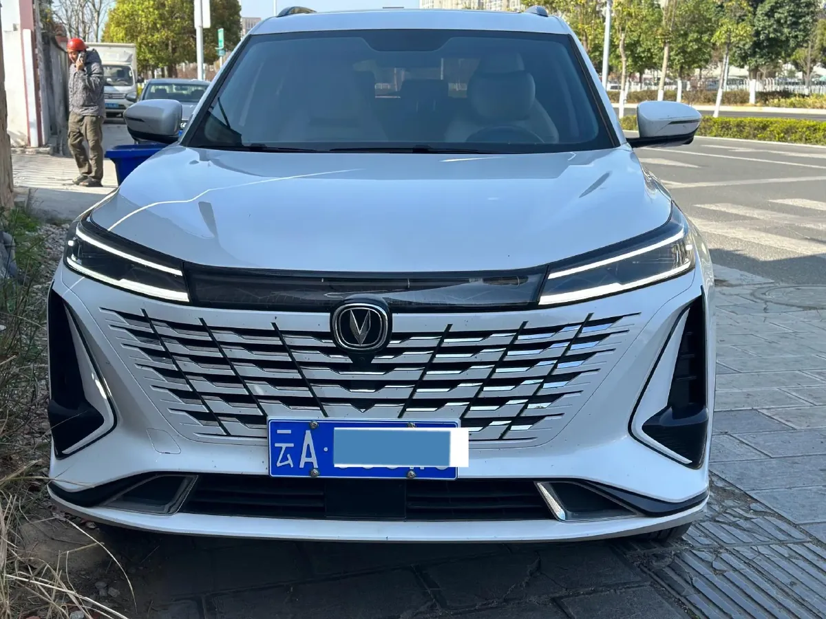 2023 ChangAn CS75 Plus 1.5T 188HP L4 8AT,autocango,china used car exporter,china ev exporter,chinese used car exporter,chinese used ev exporter