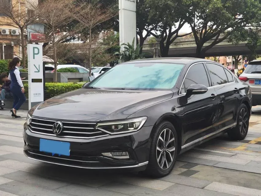 2020 Volkswagen Magotan 2.0T 186HP L4 7DCT,autocango,china used car exporter,china ev exporter,chinese used car exporter,chinese used ev exporter