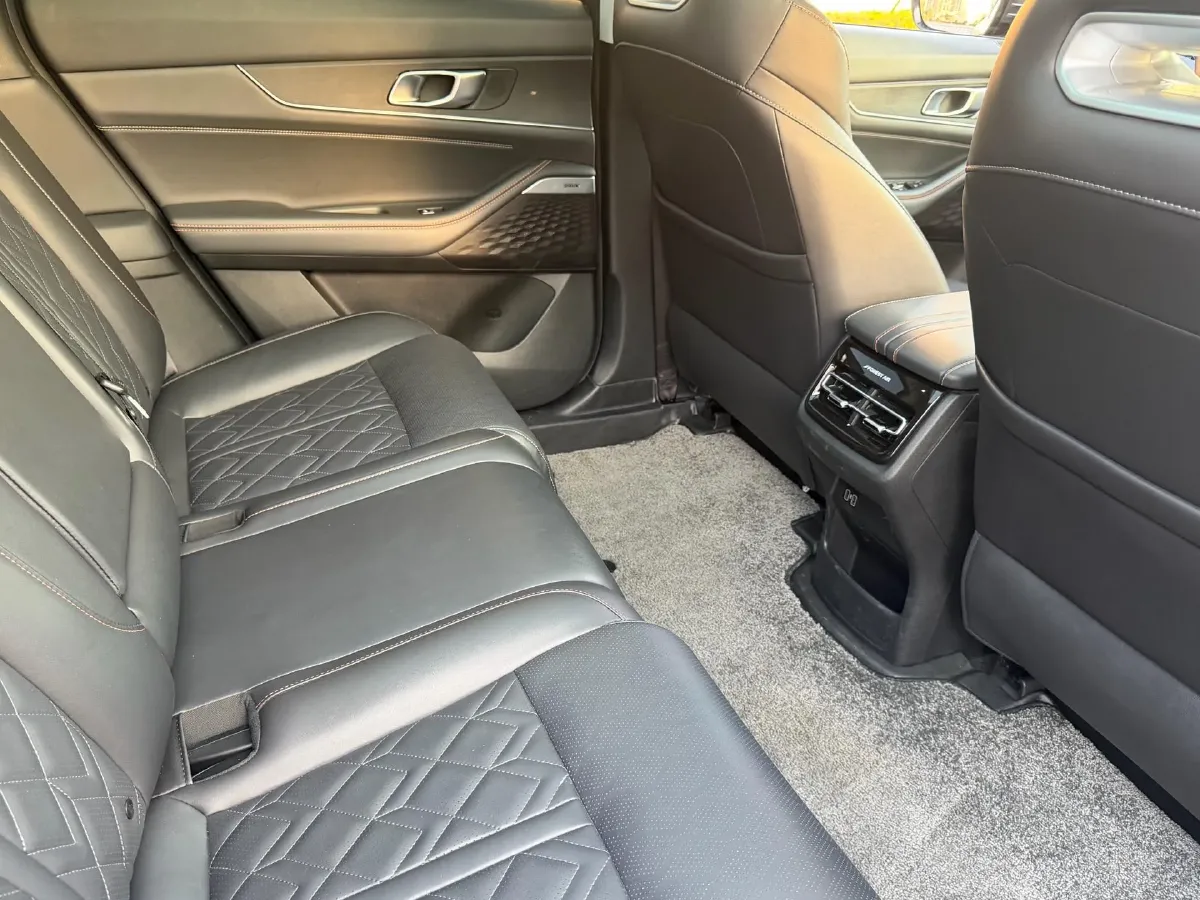 2021 ChangAn UNI-K 2.0T 233HP L4 8AT,autocango,china used car exporter,china ev exporter,chinese used car exporter,chinese used ev exporter