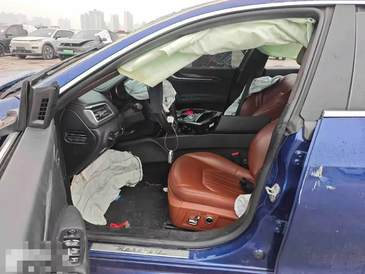 2021 Maserati Ghibli 2.0T 330HP L4 8AT,autocango,china used car exporter,china ev exporter,chinese used car exporter,chinese used ev exporter