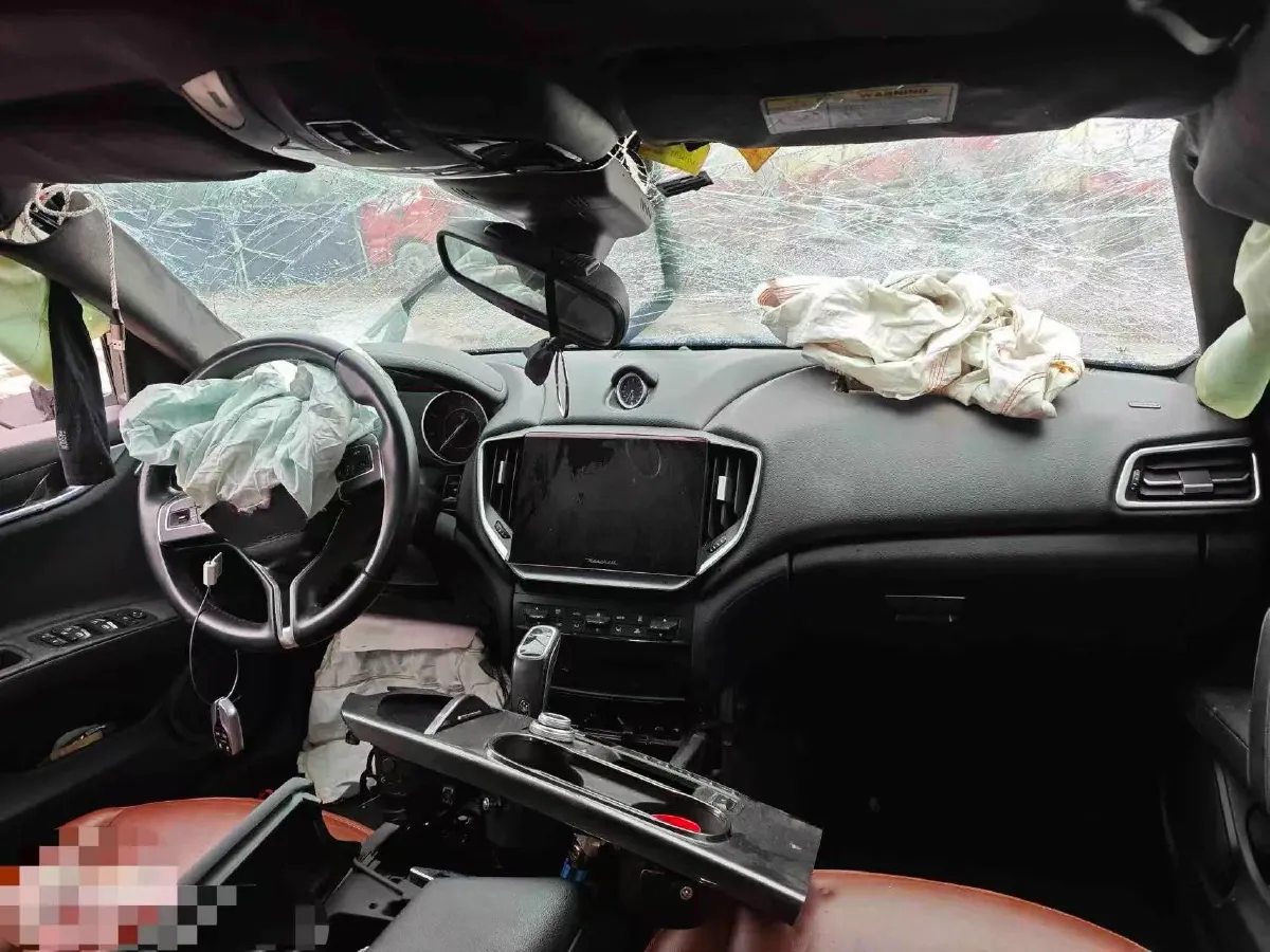 2021 Maserati Ghibli 2.0T 330HP L4 8AT,autocango,china used car exporter,china ev exporter,chinese used car exporter,chinese used ev exporter