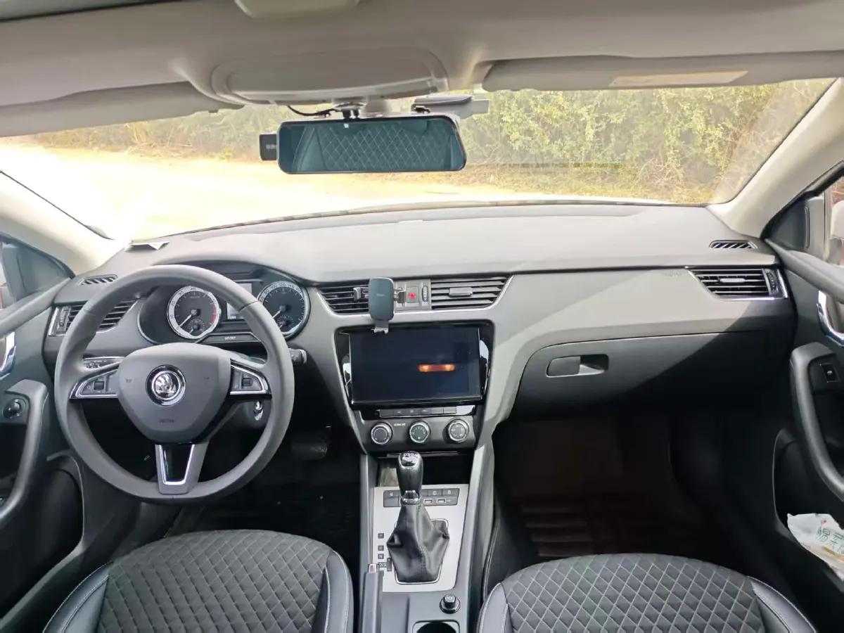 2019 Skoda Octavia 1.2T 116HP L4 7DCT,autocango,china used car exporter,china ev exporter,chinese used car exporter,chinese used ev exporter